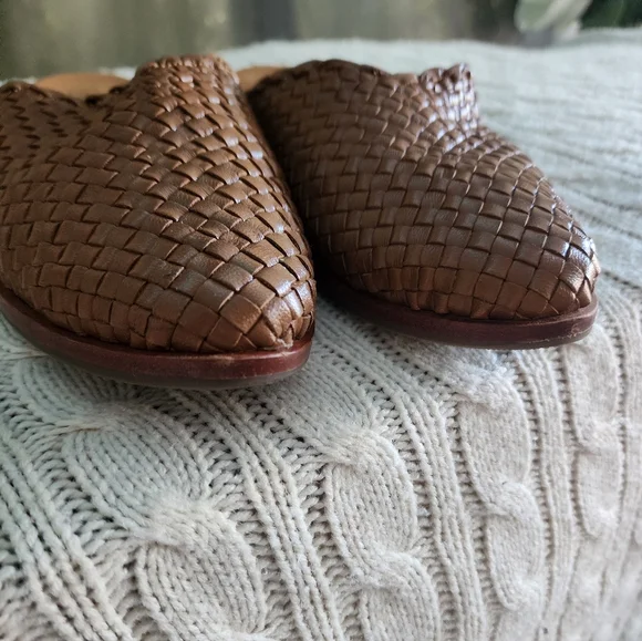Elegant Cogniak  Woven Slip-On Loafers.Like New. - Picture 2 of 8